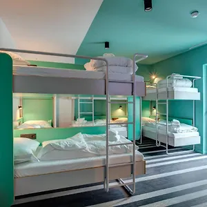Meininger Gare Du Midi Hotel