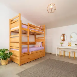 Female Albergue
