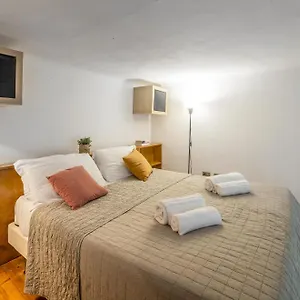 https://ausonio-14.it-lombardy.com